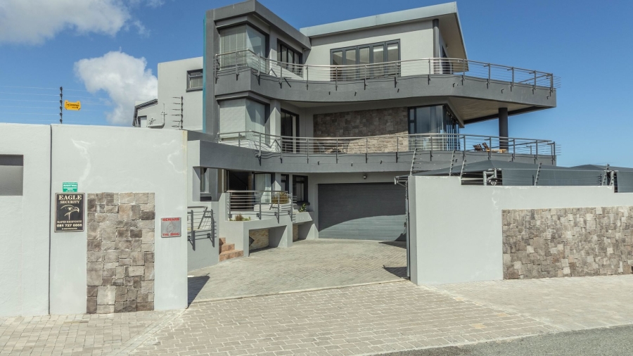 4 Bedroom Property for Sale in Perlemoenbaai Western Cape